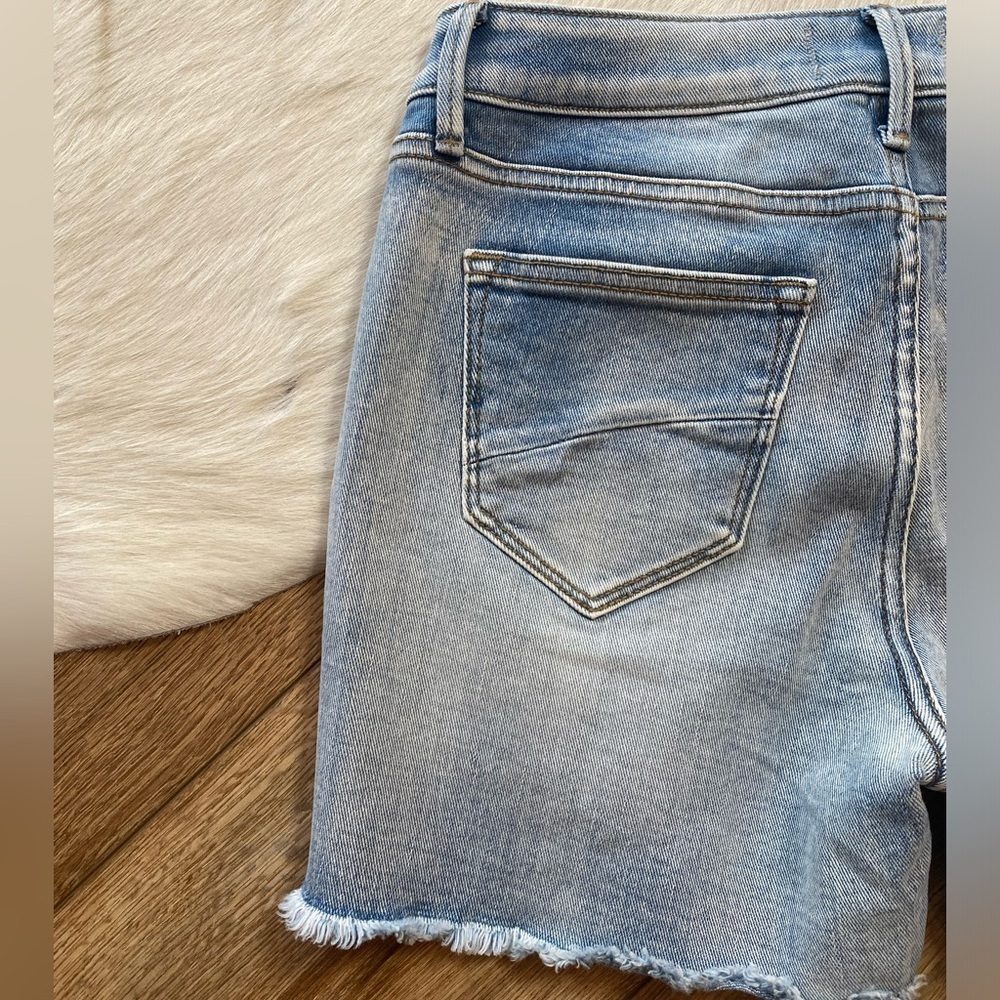 Driftwood distressed denim shorts - Picture 9 of 10